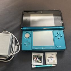 Nintendo 3DS Aqua Color With 2GB SD, Stylus And Charger Included Along With 2 Games 