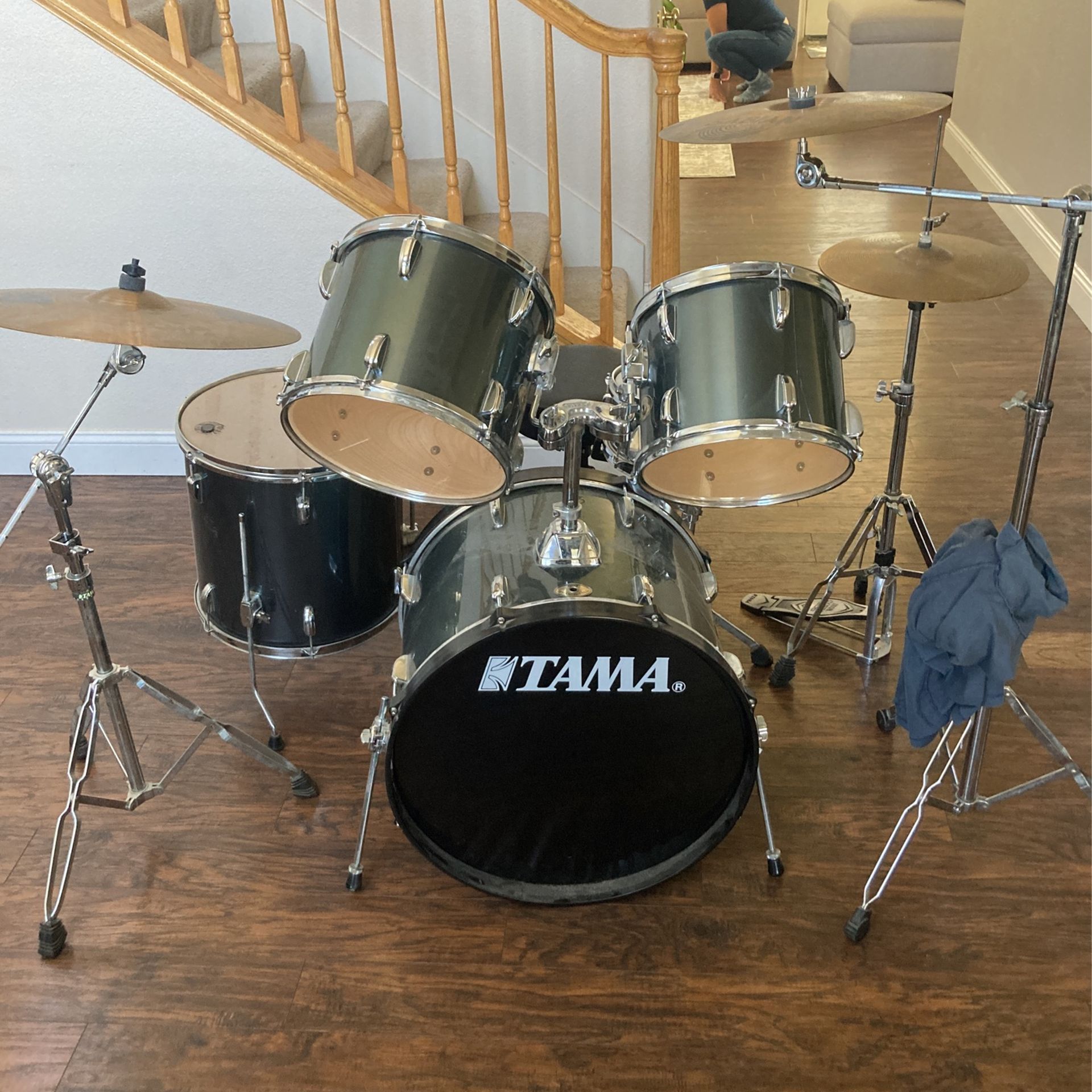 Tama Swingstar Drumset 3 Toms, Snare, Hi hat,ride And Crash
