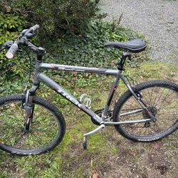 TREK 3 Series 21" Moutian Bike