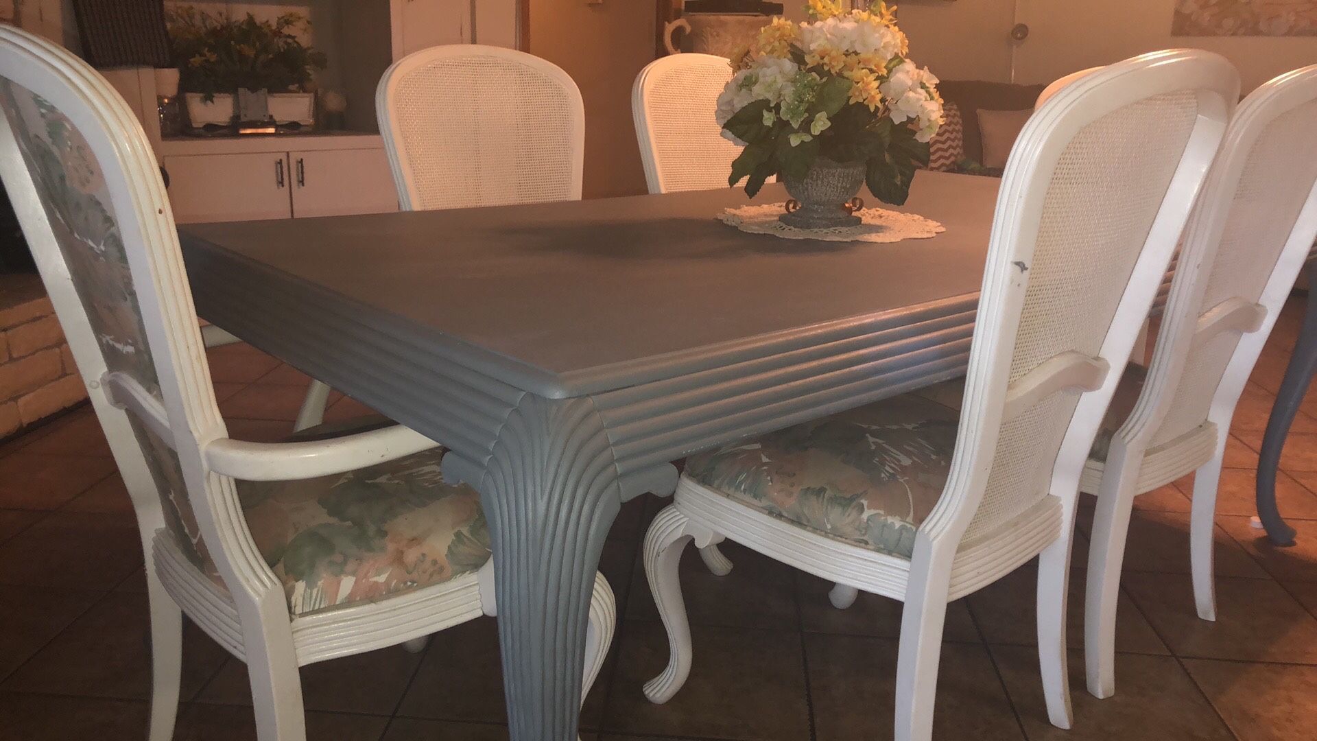 Dining table with 6 chairs & hutch