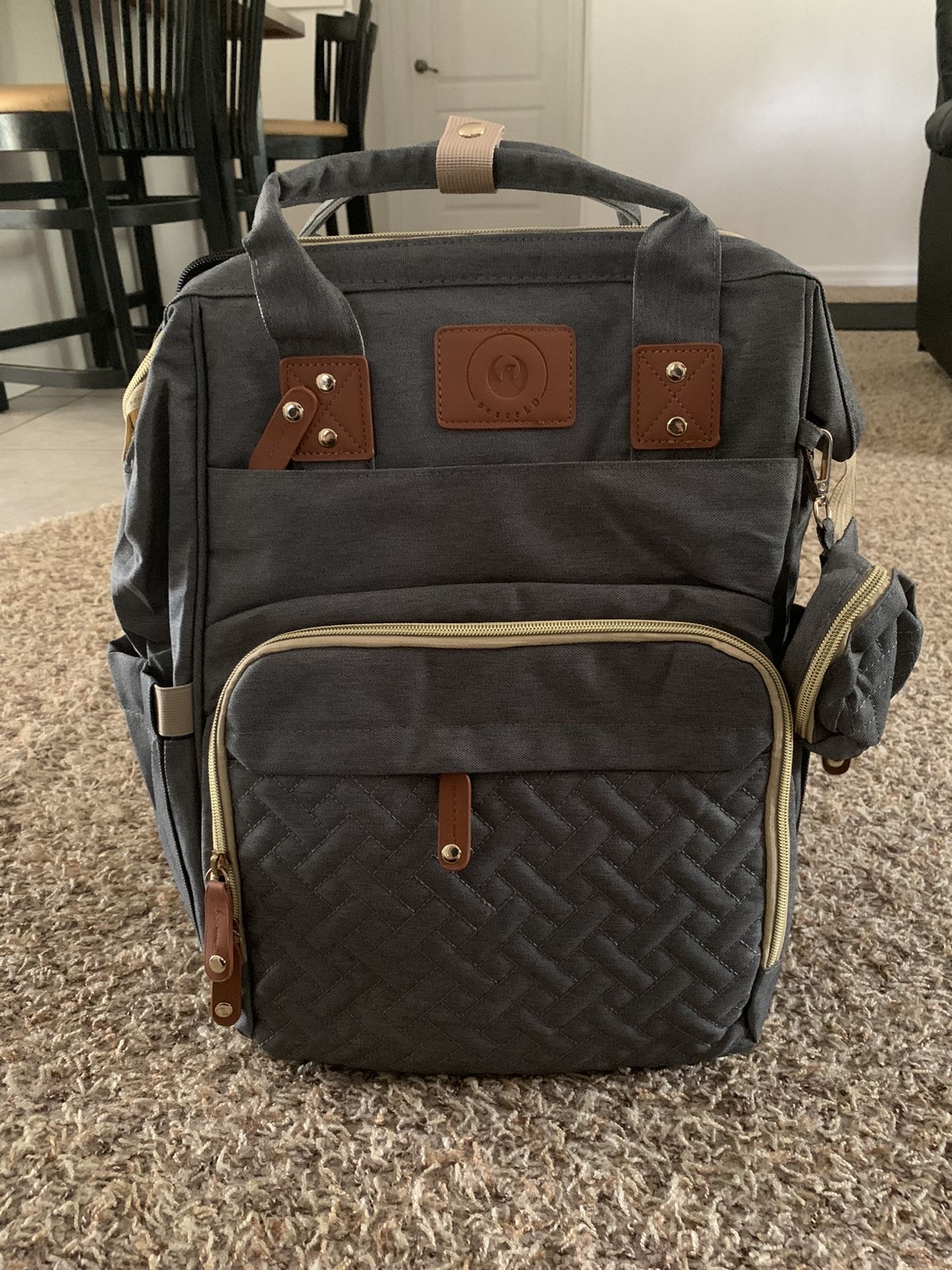 Diaper Bag With Pull Out Changing Table/Crib