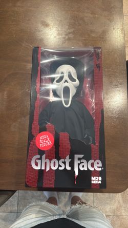 Ghost Face Mezco Toys Mega Scale