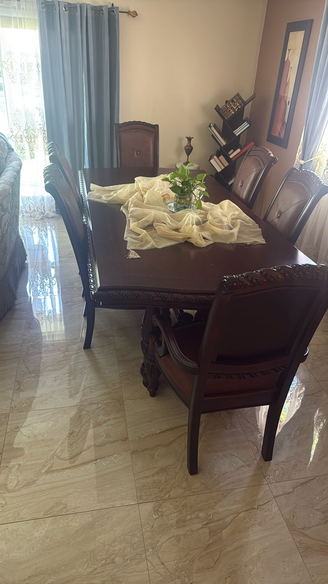 Elegant Solid Wood Dining Table Set – 6 Leather Chairs – Excellent Condition