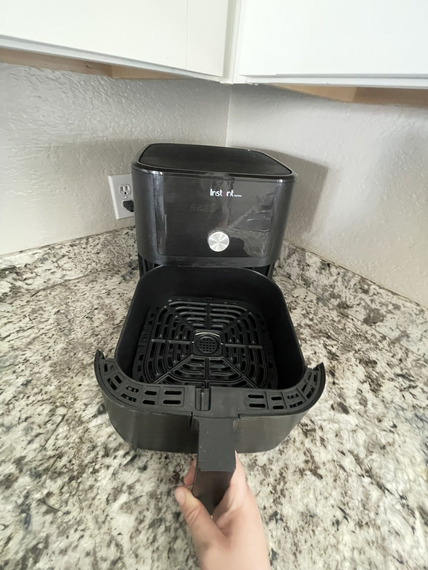 Instant Vortex Air fryer, Black, 6 Quarts, Single Basket With 4 In 1 Function