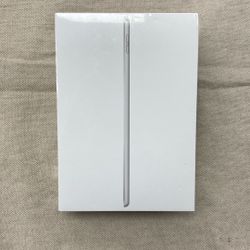 Apple iPad 9th Gen. 64GB, Wi-Fi + 5G (Unlocked) 10.2 in - Silver MK673LL/A.  