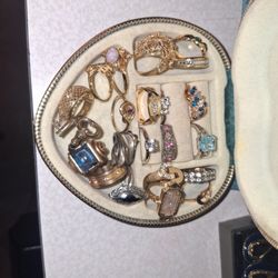 Assortment of rings 