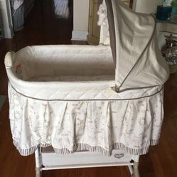 Delta Bassinet With Music And Vibration