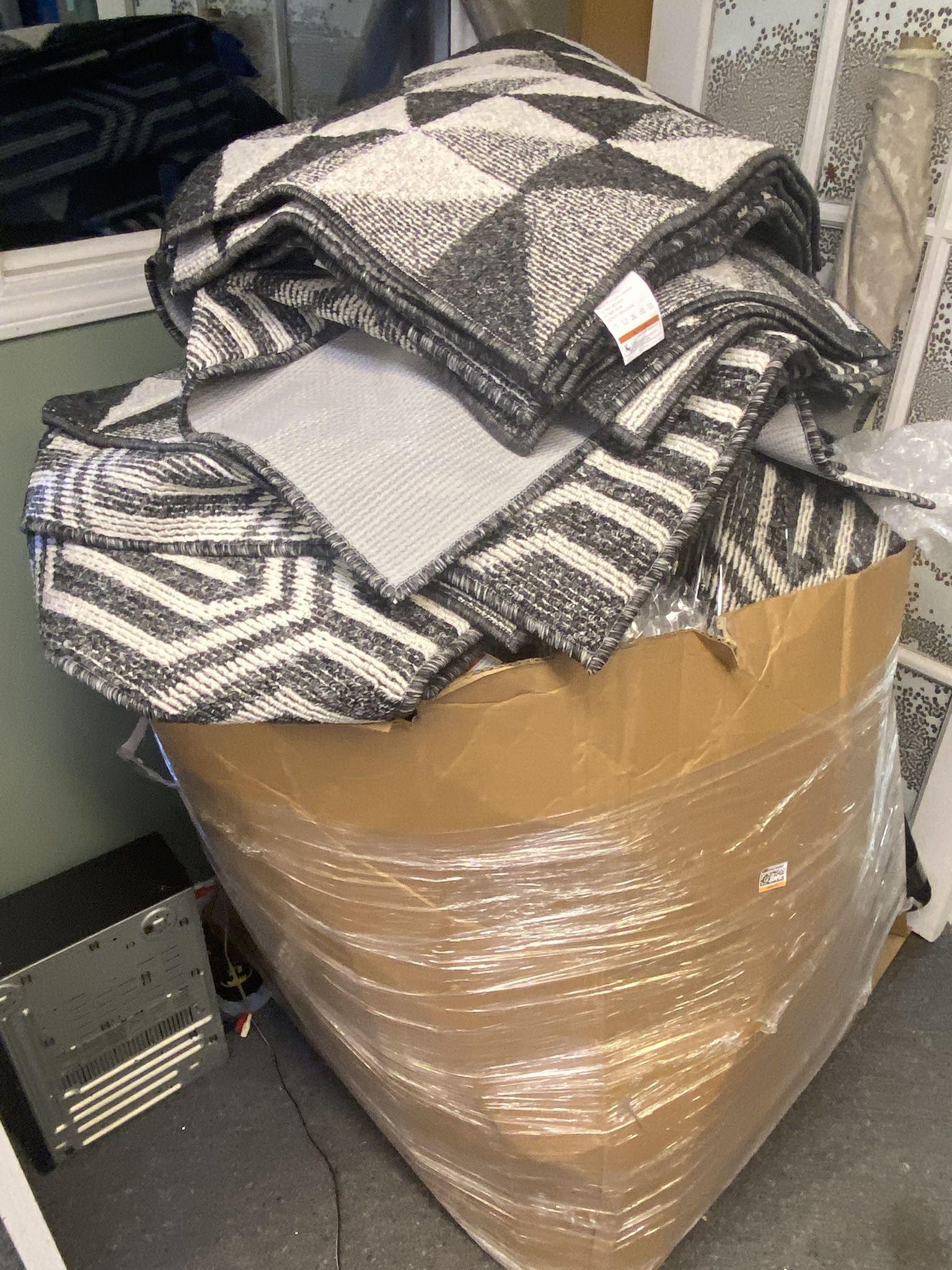 β¨ Freshen up your home β¨ πͺ Mats β Only $8 each! Perfect for your living room, kitchen, or entryway