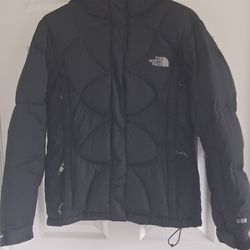 The North Face 600 Puffer Jacket Women’s Small Black Down Insulated Winter Coat