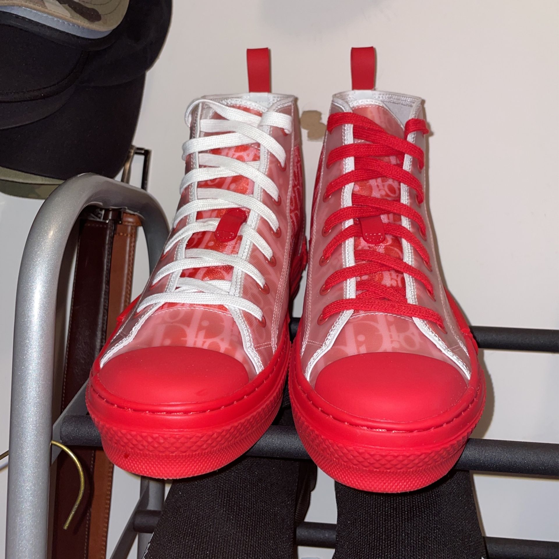 Selling Dior B23 High Red