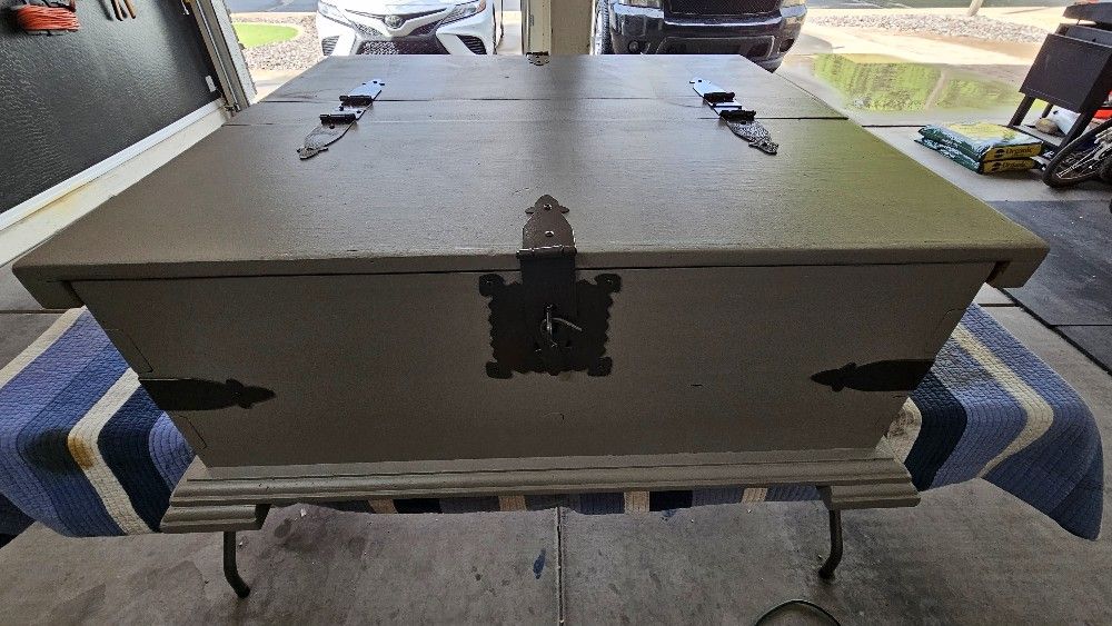 Mexican Pine - Coffee Table with dual storage