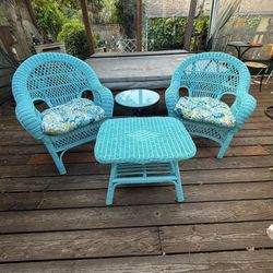 His and hers wicker chairs with side tables