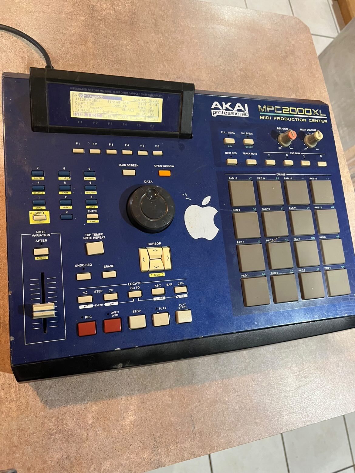 Akai MPC 2000xl