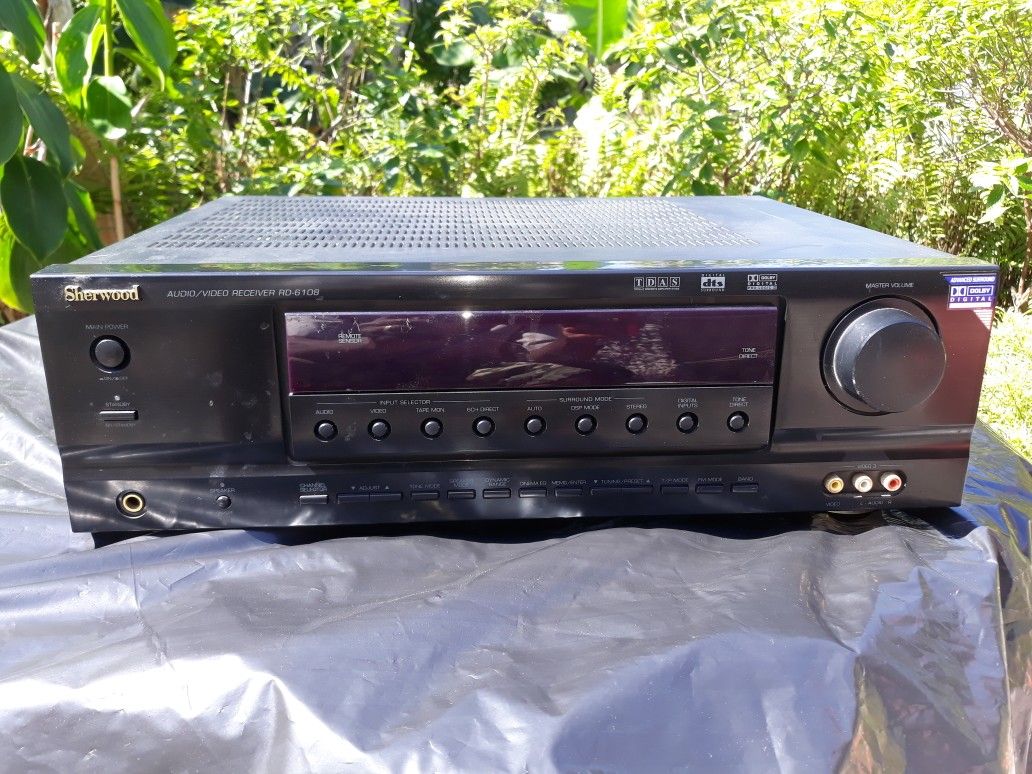 Sherwood Audio/Video Receiver RD 6108 (FOR PARTS)