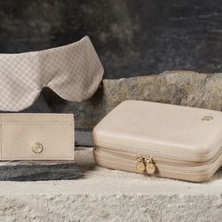 Giorgio Armani Eva Air Business Class Ametity Kit