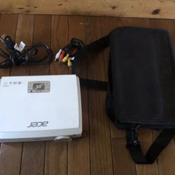Acer K330 LED Projector Model CWX1012 w/Remote Control, Bag, HDMI & AC Cable