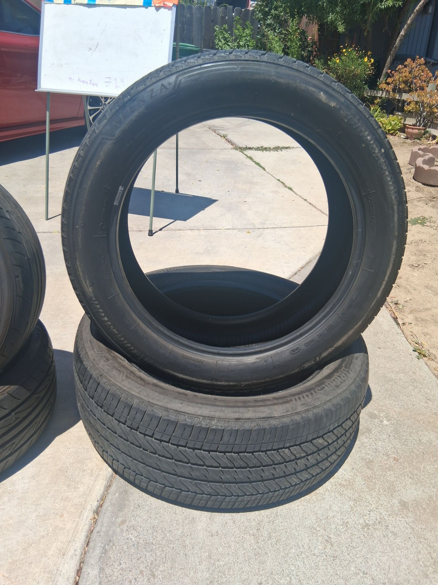 275/50R22