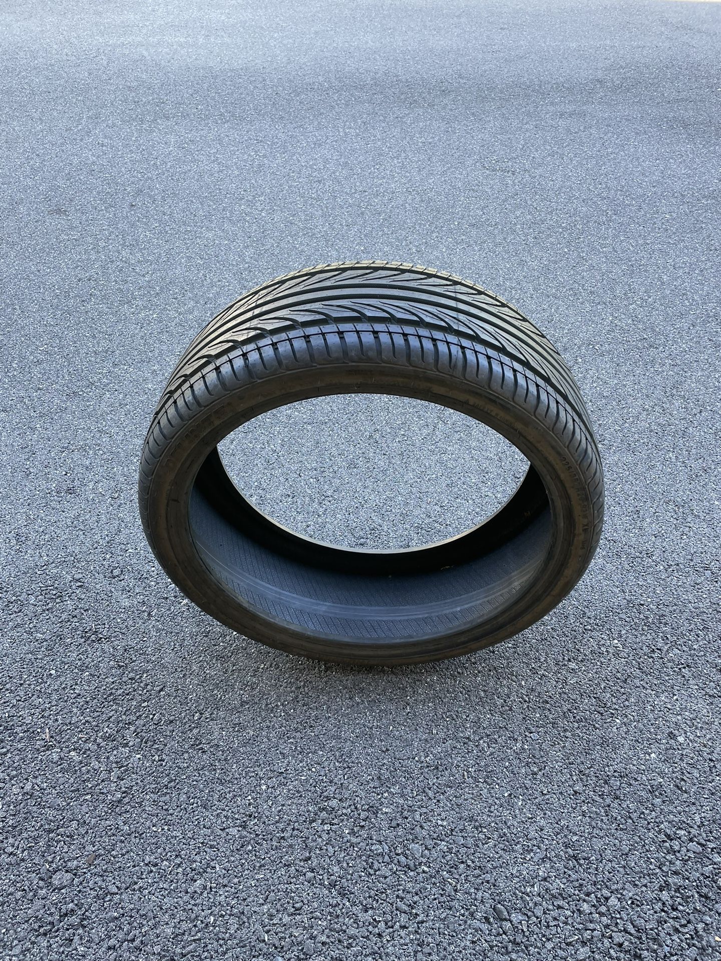 Delinte Tire 225/35zr20 93w xl