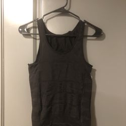 Stretchy tank 🔝 (that sucks in you’re fat) size L. 