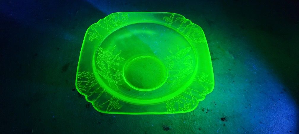 Vintage Parrots in Forest Uranium Glass 7" Ashtray