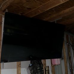 Tv  50 In With Wall Mount 