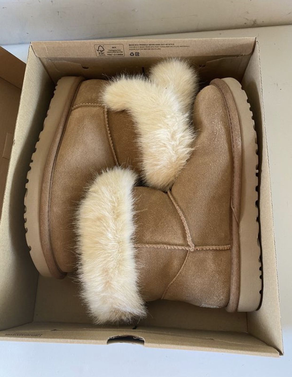 Like NEW Women’s UGG Boots Size 8