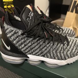 Nike LeBron XVI Oreo