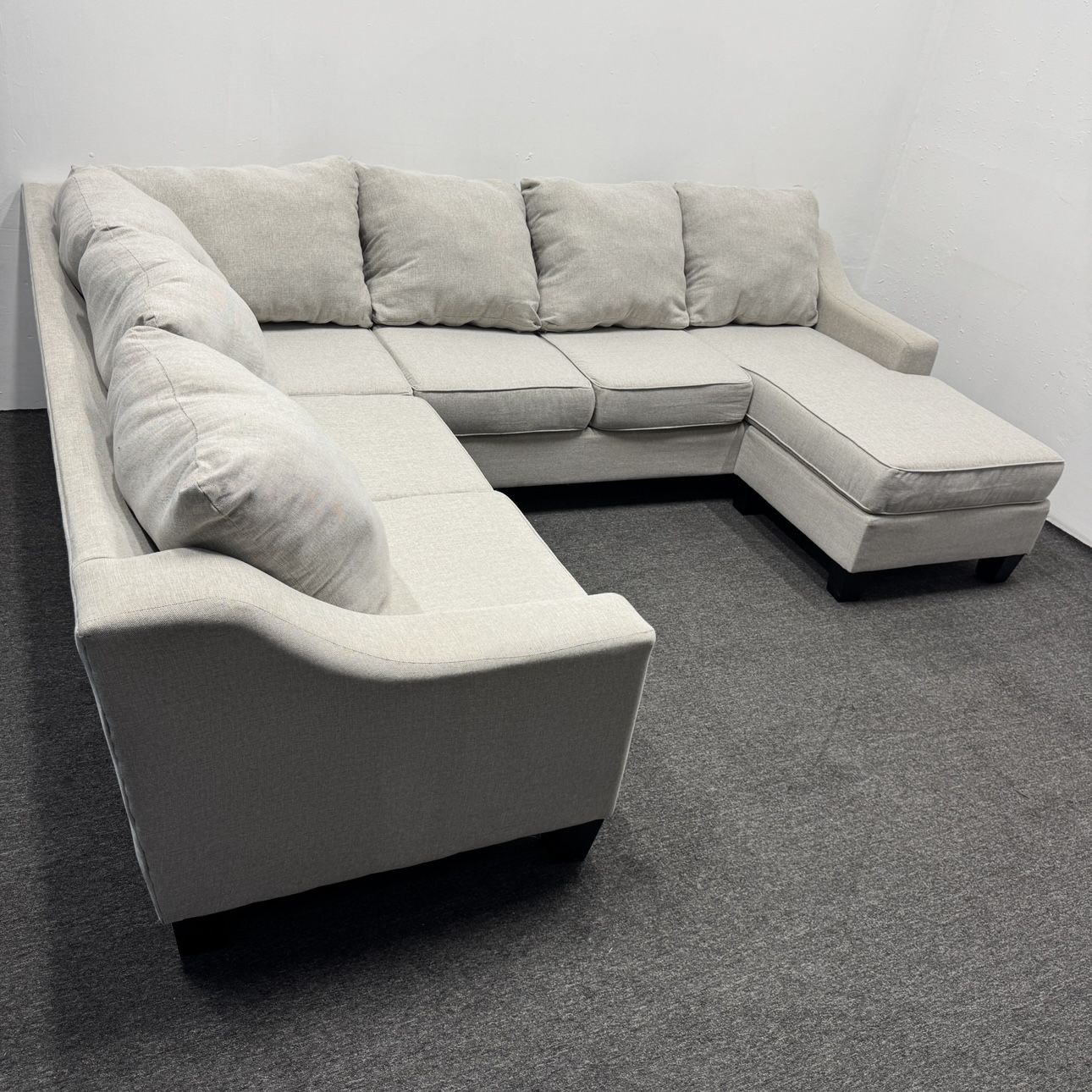 Light Gray Sectional Couch - Good As New ❗️Half Priced❗️- Can Deliver