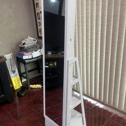 Jewelry cabinet