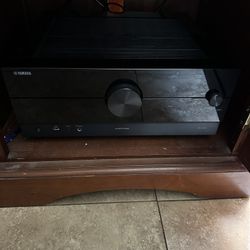 Yamaha Receiver With 3 Klipsch 