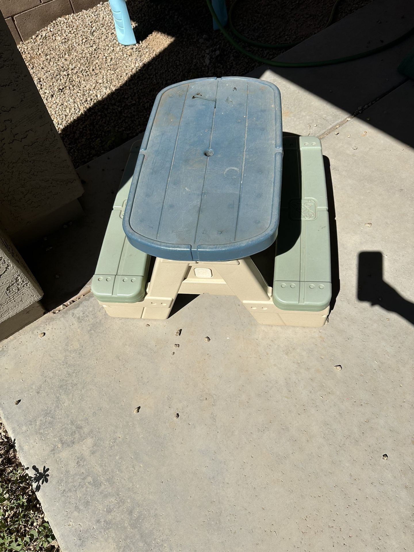 Kids Step 2 table