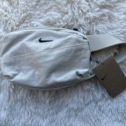 Elevate your style with this sleek Nike Crossbody Bag, designed for both functionality and fashion. This compact bag is perfect for on-the-go lifestyl