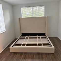 Luxury Bed Frame ( Brand New )