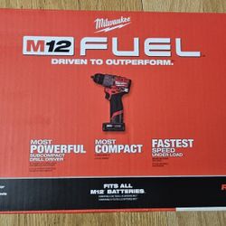 Milwaukee M12 Fuel Drill Kit