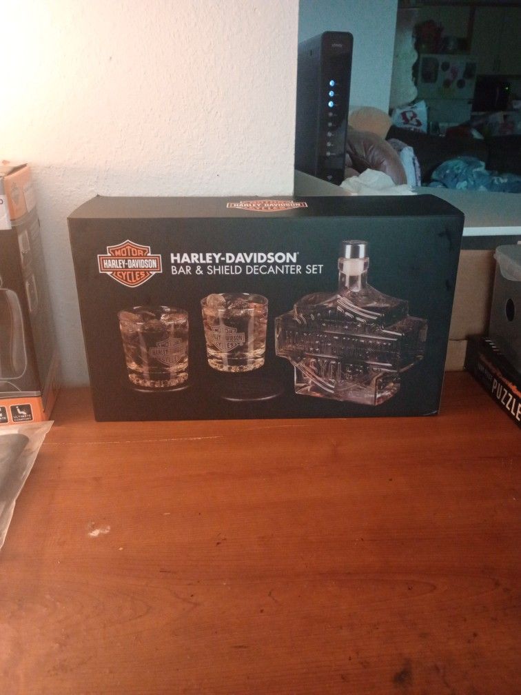 Harley-Davidson Bar And Shield Decanter Set