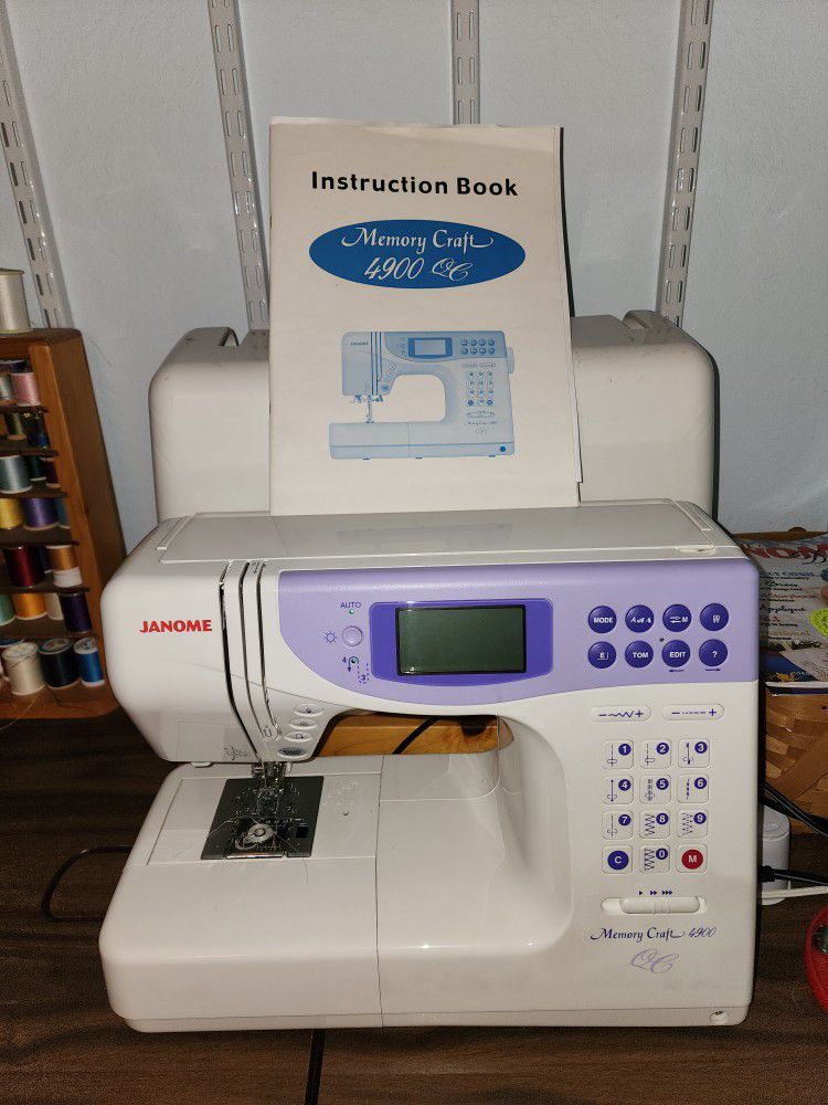 Janome Memory Craft 4900 Sewing Machine.