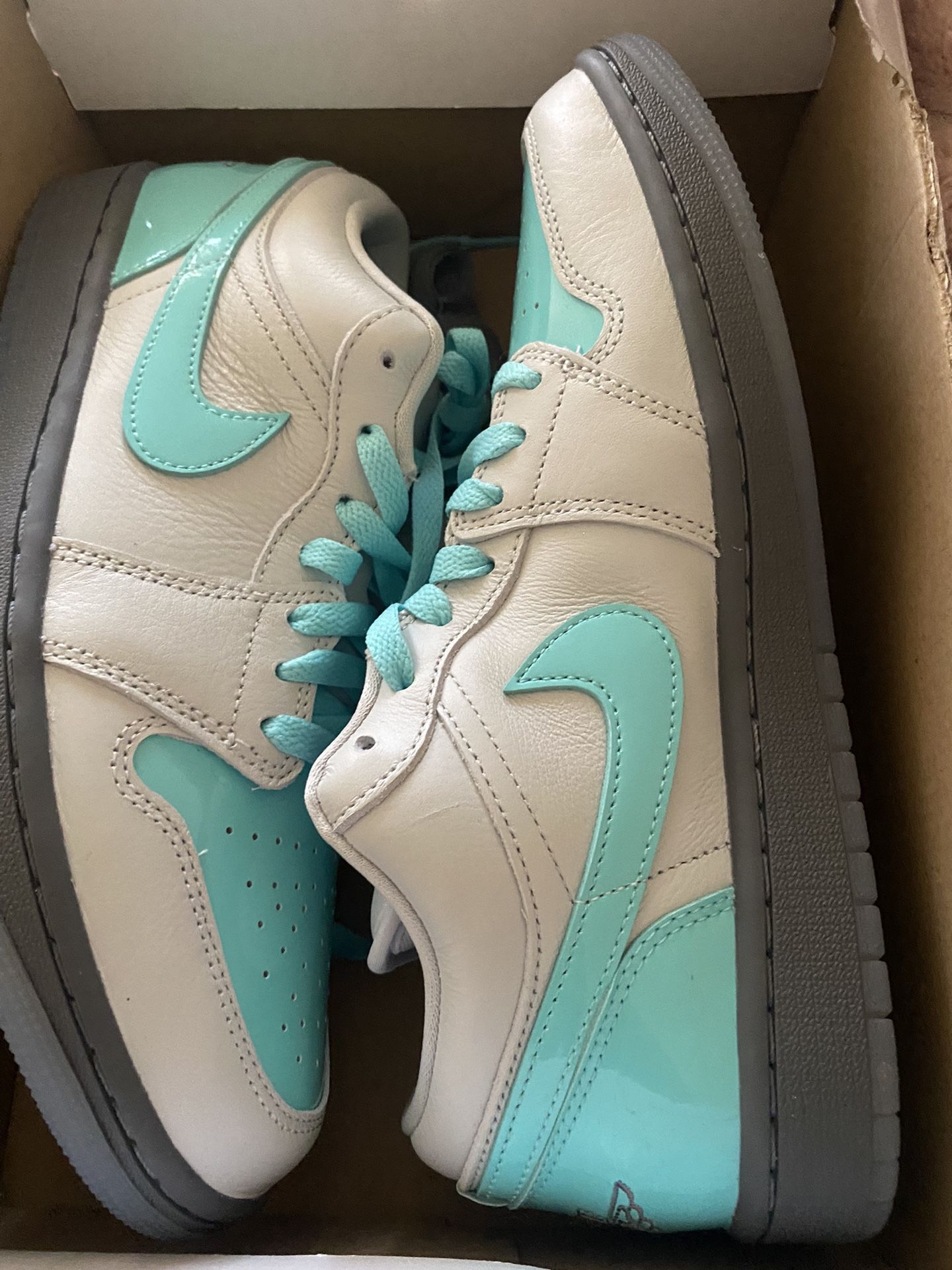 Jordan 1 Low SE