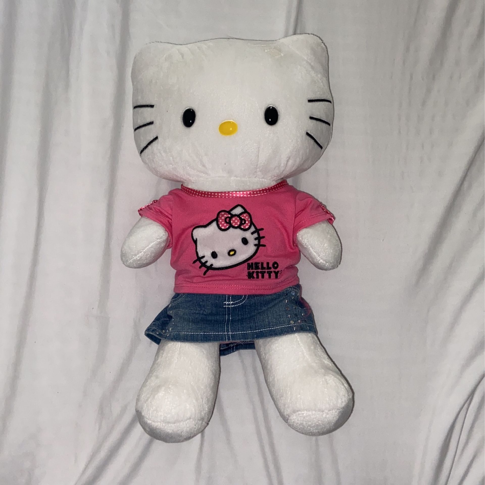 2010 WHITE HELLO KITTY BUILD A BEAR - NO BOW ( Comes with clothes )