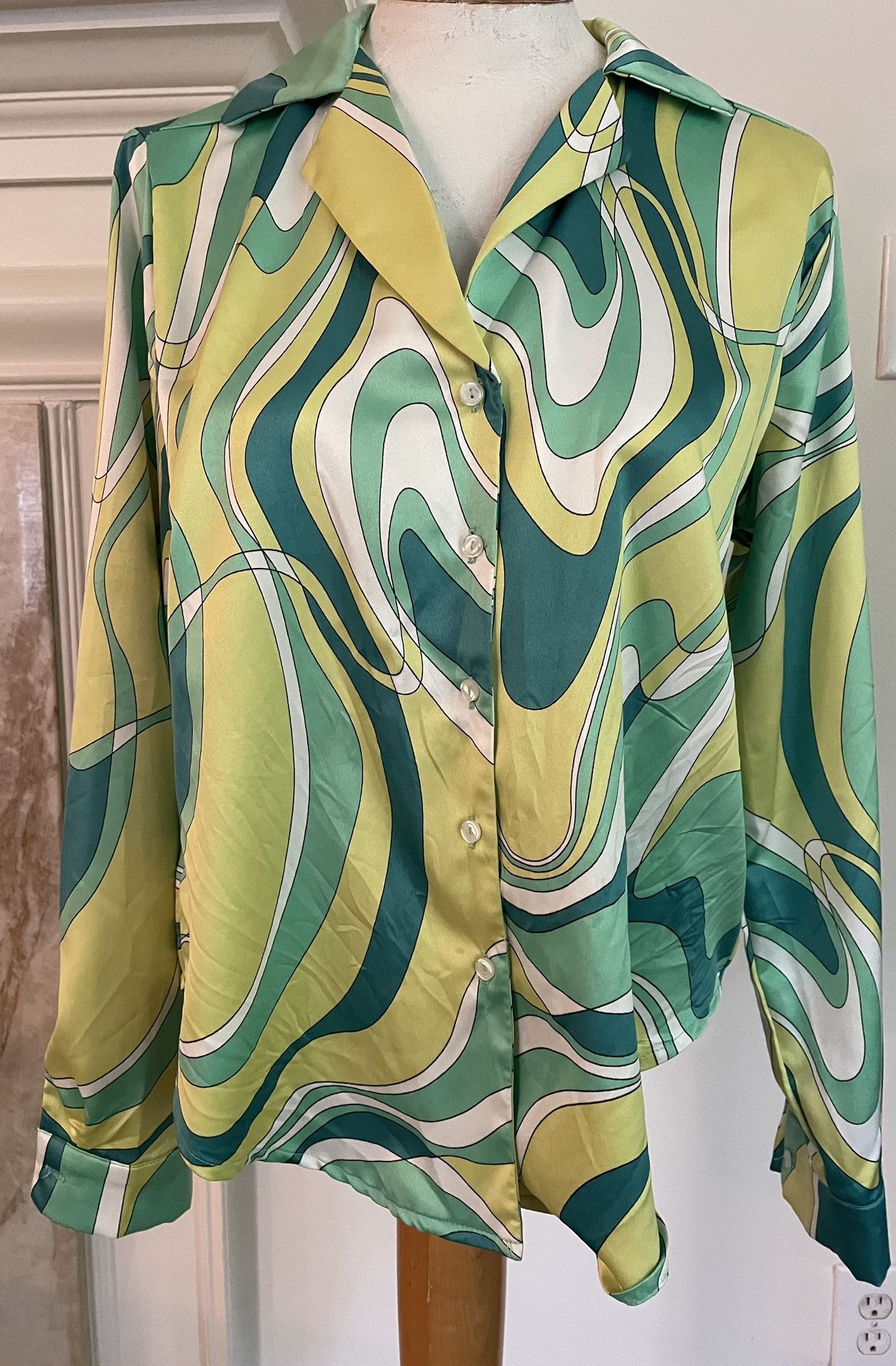 Abstract print retro top shirt πππ€ Satin size M