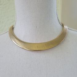 Vintage Park Lane Omega Graduated Collar Choker Necklace Gold Clasp Made In USA. 17". Plates range in size from approximately 3/8" to 5/8"