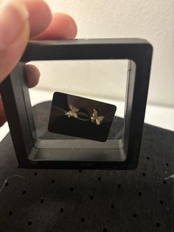 Gold Earrings 10k/ Aretes De Oro 10k Mariposa