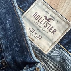Hollister brand guys Blue Jeans 31” x 32”
