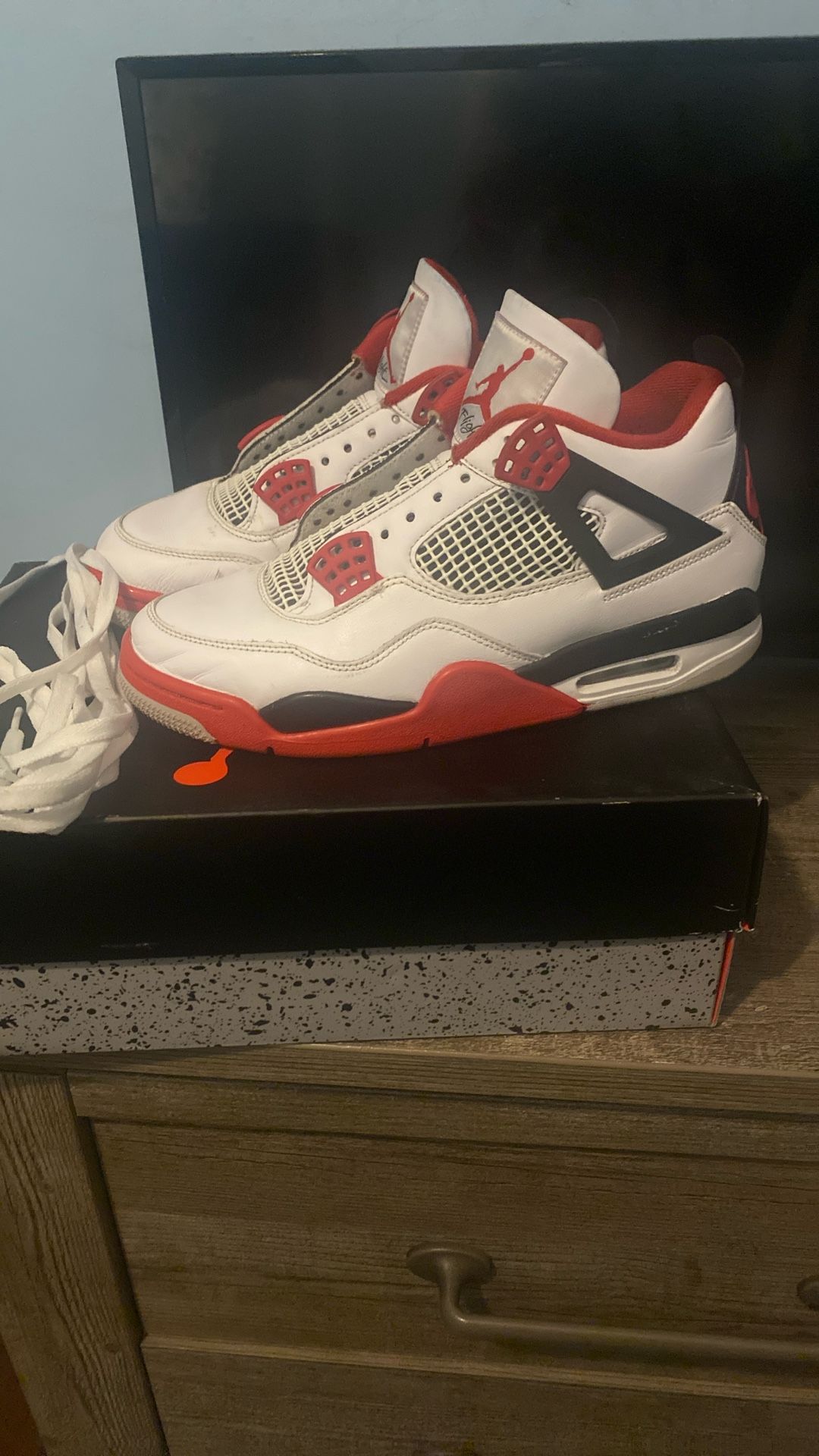 Jordan 4 Fire Red Size 8.5