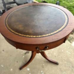 1940s Vintage Hekman Gaming Table With Leather Top and Pedestal Splay Legs Side Table 