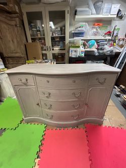 Vintage french provincial Buffet