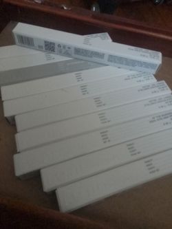 Rem beauty Ariana grande gel eye liner