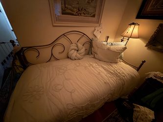 Twin Daybed w/ mattress
