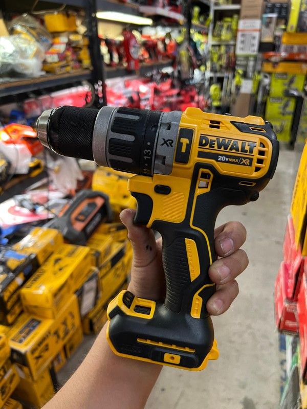 DEWALT 20V CORDLESS HAMMER DRILL XR BRUSHLESS $110