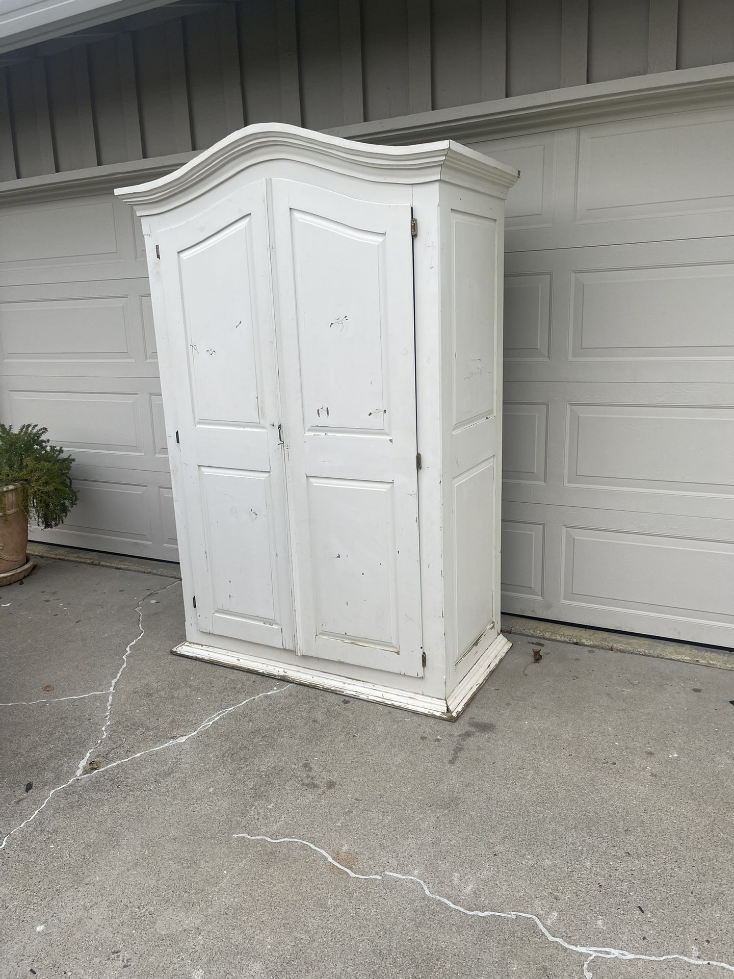 Vintage White Armoire / Wardrobe – With Drawers & Hanging Rod.. Ropero / Armario Blanco Vintage
