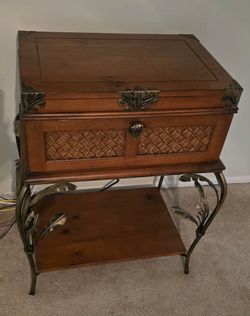 Vintage Tropical Regency